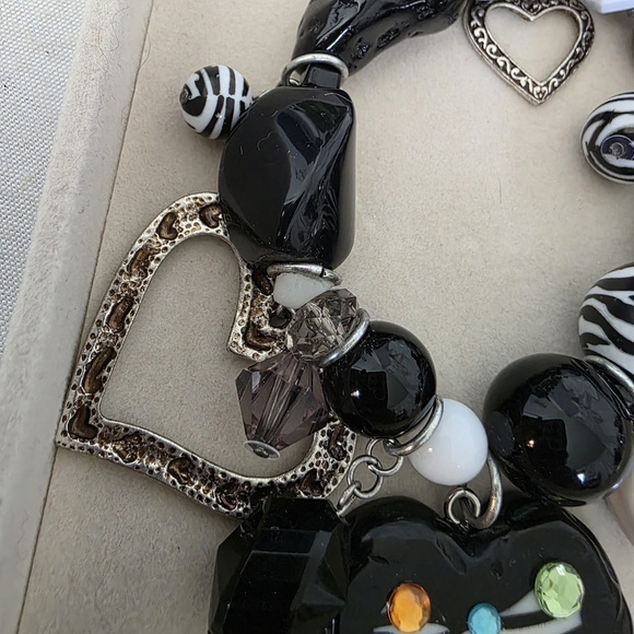 Chunky And Bold Acrylic Bead Zebra Print Charm Bracelet - Picture 7 of 10